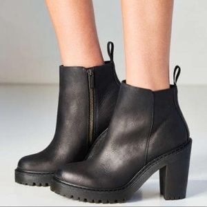 Dr. Martens Magdalena Boots